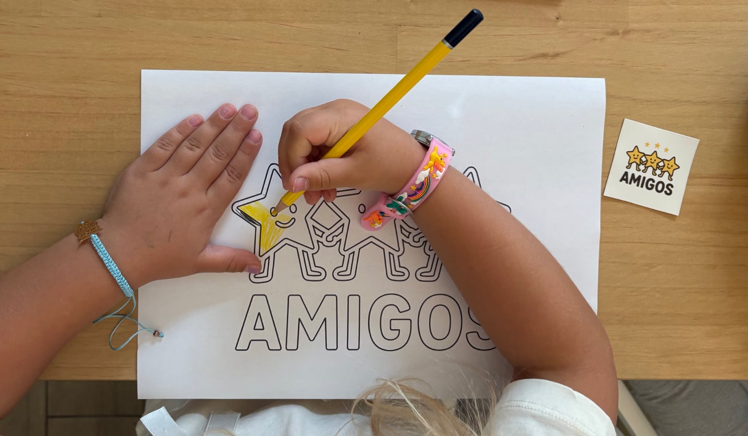 Dzieci uczące się i tworzące - ilustracja dla AMIGOS - Przestrzeń edukacyjno-kreatywna w Biłgoraju